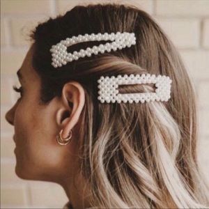 NWT Faux Pearl Oversized Barrette Set